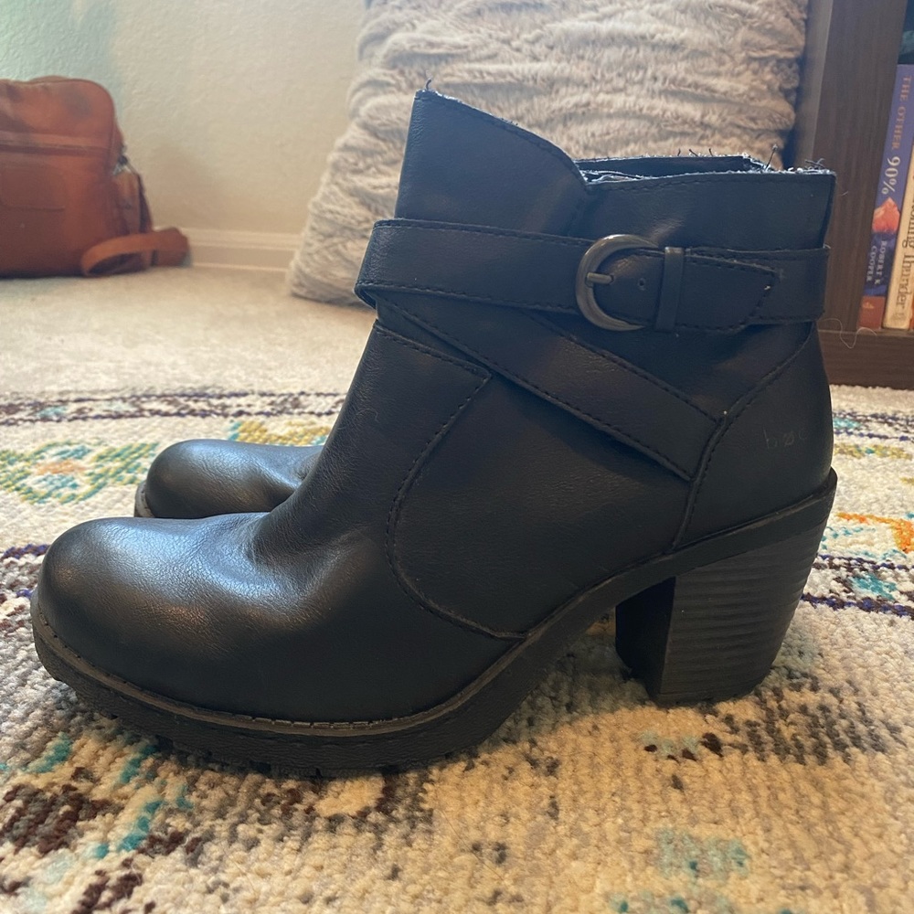 Born Concepts women’s black block heel bootie size 8